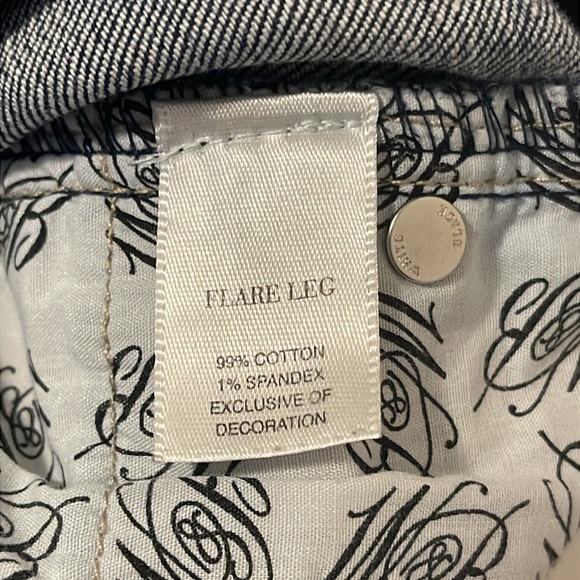 White House Black Market Blanc Follow Your Heart Flare Leg Jeans Size 4S - Picture 4 of 6